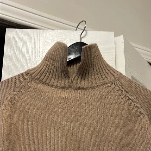 H&M Sweater - Picture 4 of 6